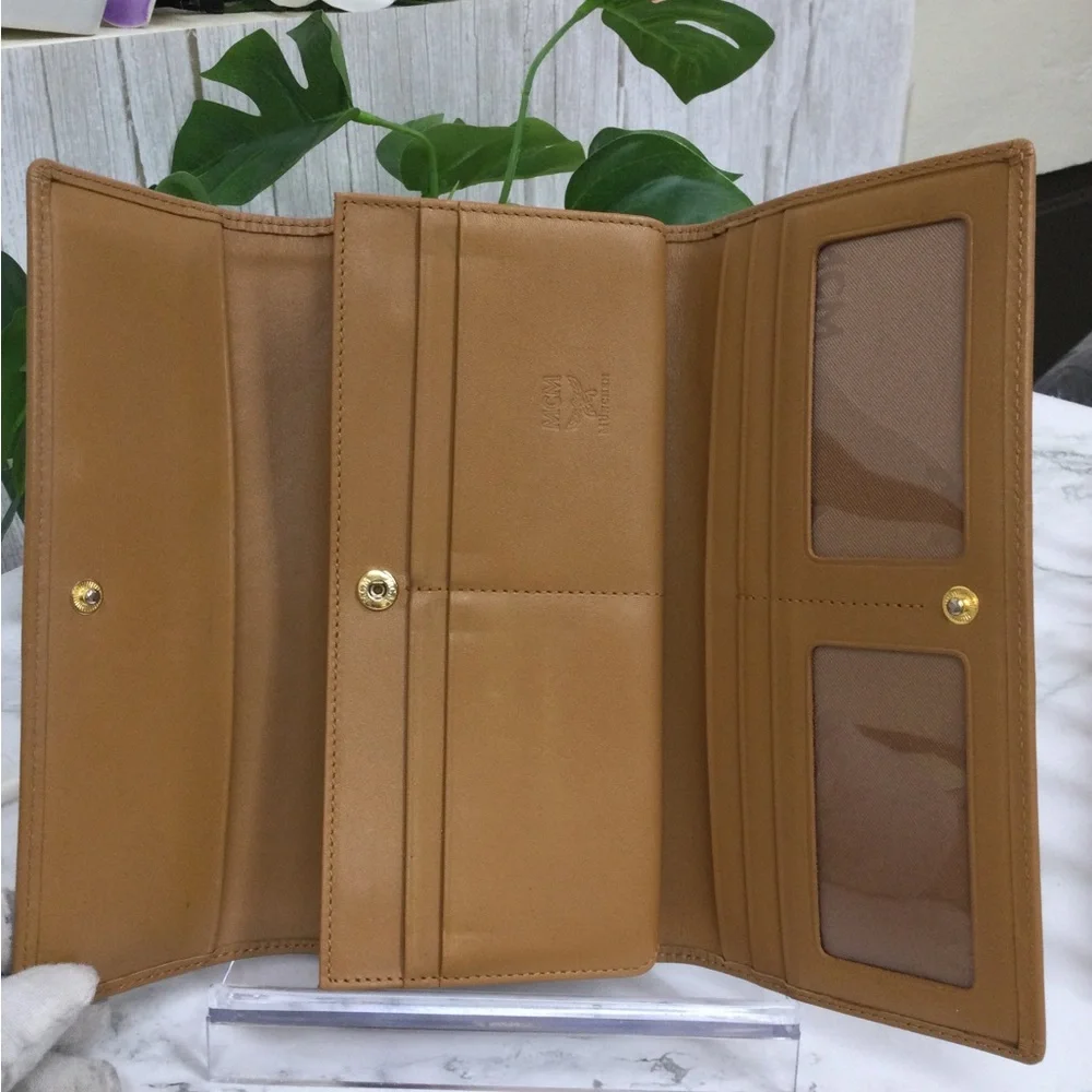 GUC MCM Brown and Coral Leather Continental Wallet
